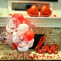 walentynkowe ozdoby balonowe i napis love