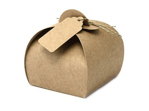 Pudełeczka brązowe  dla Gości z zawieszkami 6cm x 6cm x 5,5cm 10szt